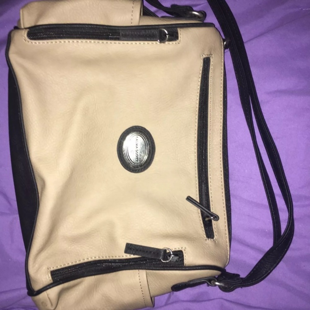 Laura Scott tan/black purse